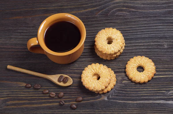 Pohled Vysoké Úhlu Šálek Kávy Sušenka Cookie Tmavý Dřevěný Stůl — Stock fotografie