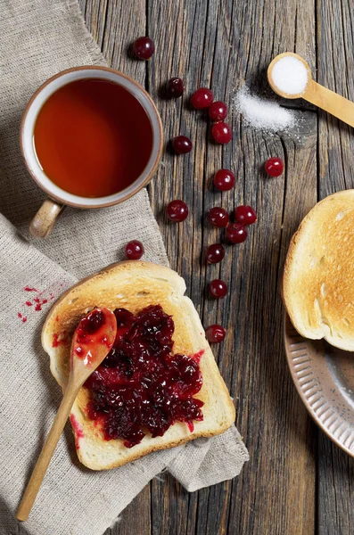 Sneetjes Toast Met Cranberry Jam Van Wilde Bessen Kopje Thee — Stockfoto