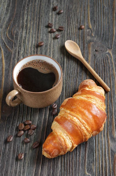 Finom croissant és kávé — Stock Fotó