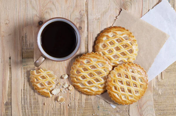 Koffie en gebak met appel vulling — Stockfoto