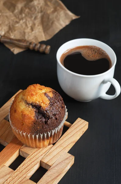 Muffin och kaffe — Stockfoto