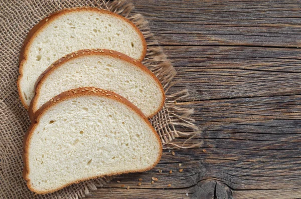 Biały chleb w plasterkach — Zdjęcie stockowe