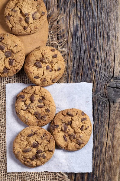Çikolata parçacıklı kurabiye.