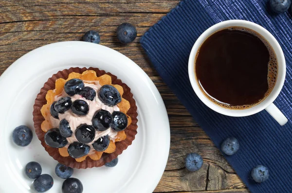 Blueberry cheesecake and coffee — Stock Photo, Image