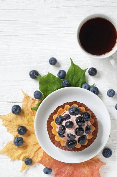 Tarta de arándanos con bayas y café —  Fotos de Stock