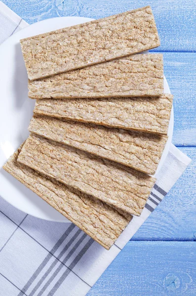 접시에 Crispbread — 스톡 사진