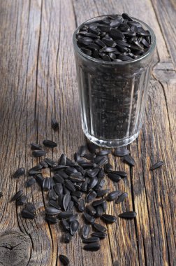 Ayçiçeği tohumu ile Cam