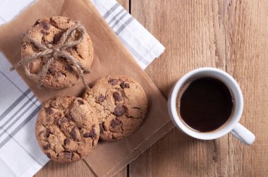 çikolata kurabiye ve kahve 