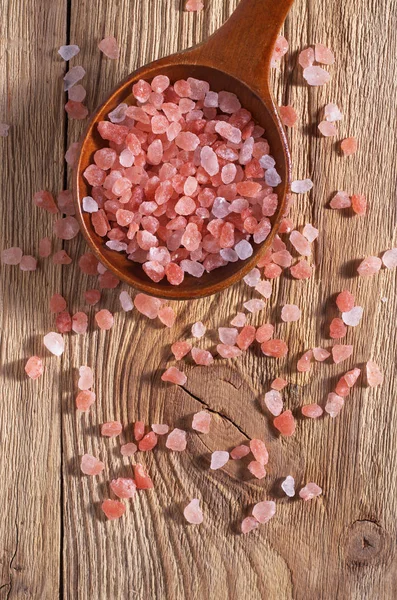 Pink salt in spoon — Stock Photo, Image