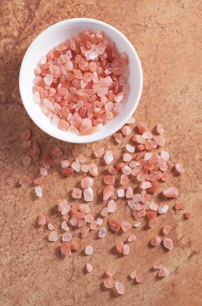 ボウルのピンク塩 — ストック写真