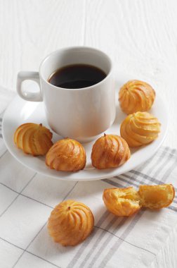 Choux pastası ve kahve.