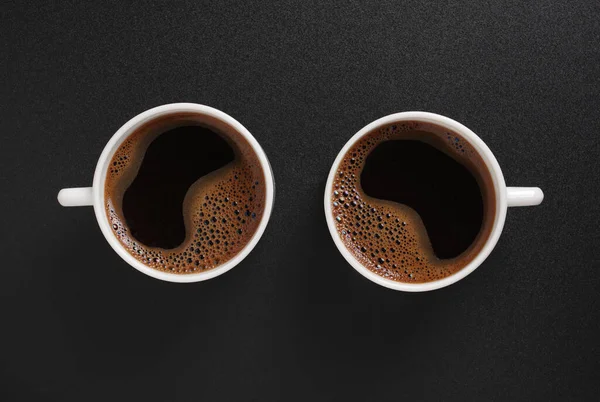 黒のテクスチャの背景に2つのためのコーヒー トップビュー — ストック写真