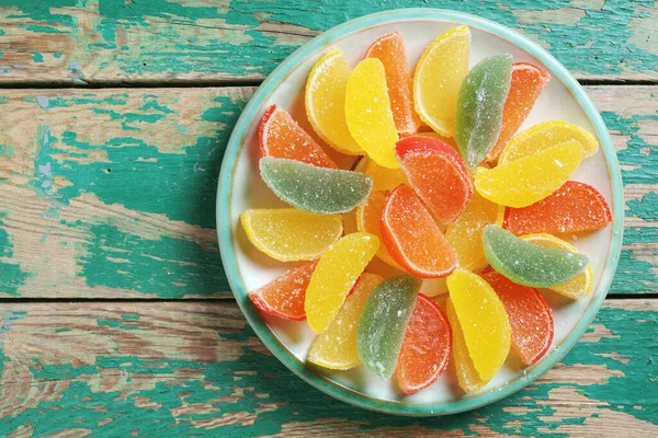 Marmelad Form Citrusfrukter Skivor Platta Gamla Gröna Trä Bakgrund Ovanifrån — Stockfoto