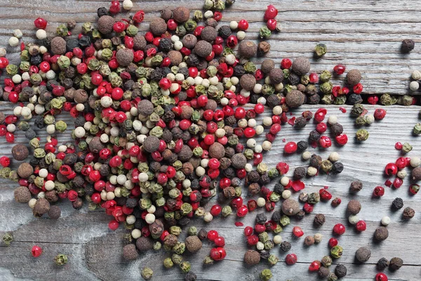 Verschiedene Paprika Auf Hölzernem Hintergrund Nahaufnahme Draufsicht — Stockfoto