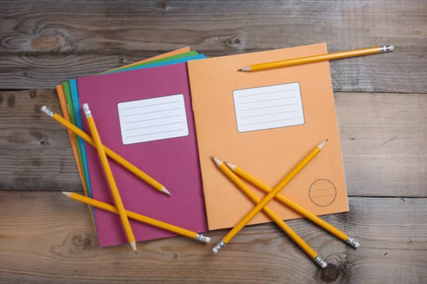 Cuadernos Coloridos Escuela Lápices Sobre Fondo Madera Vista Superior — Foto de Stock