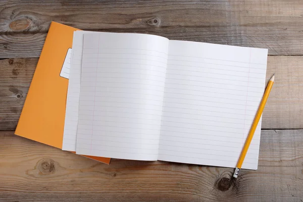 Directamente Por Encima Vista Del Cuaderno Escuela Lápiz Sobre Fondo —  Fotos de Stock