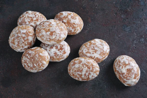 Heap Van Peperkoek Koekjes Oude Metalen Dienblad Achtergrond Top — Stockfoto