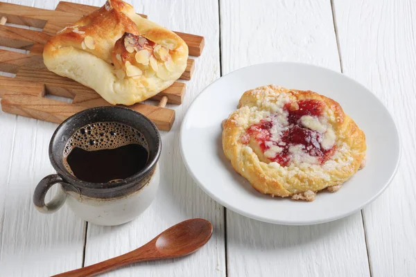 Cup Coffee Tasty Buns Breakfast White Wooden Table — Stock Photo, Image