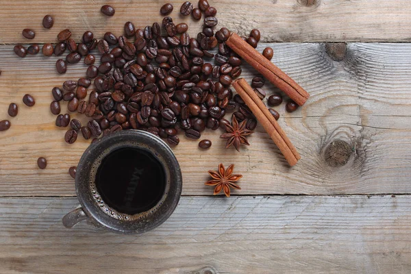 Cup Coffee Roasted Beans Old Wooden Background Top View — Stock Photo, Image