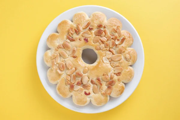 Shortbread Cookie Ring Nuts Yellow Background Top View — Stock Photo, Image