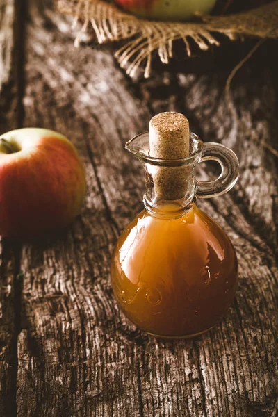 Apple Vinegar Bottle Apple Organic Vinegar Wooden Background Healthy Organic — Stock Photo, Image