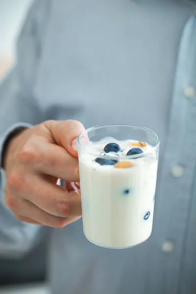 Variedad Desayuno Saludable Yogur Con Frutas Semillas Hombre Con Desayuno —  Fotos de Stock