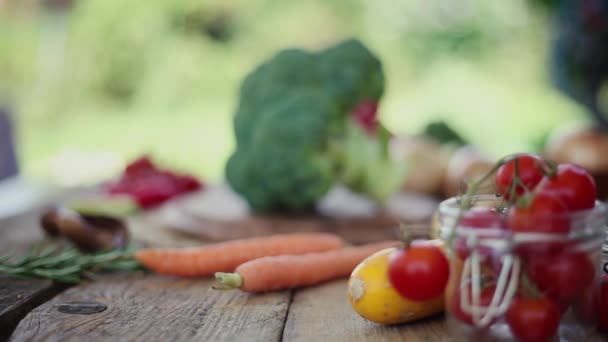 Brocoli Frais Sur Table Bois — Video