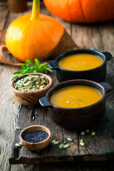 Sopa Calabaza Cena Otoño Con Sopa Verduras Saludables Mesa Acción — Foto de Stock