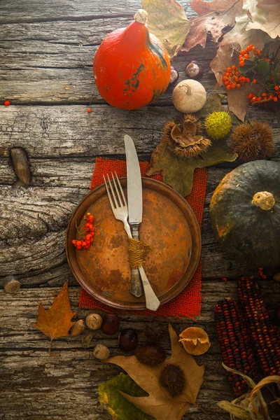 Thanksgiving Diner Herfst Fruit Met Bord Bestek Thanksgiving Herfst Achtergrond — Stockfoto