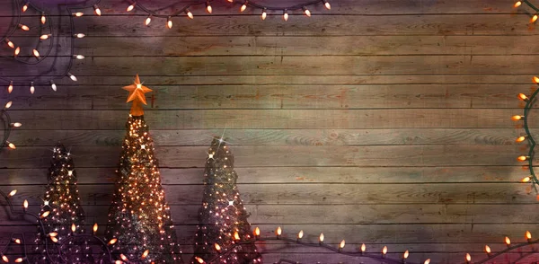 Vánoční Stromky Dřevo Vánoční Blahopřání Stylové Vánoce Pohádkovými Světly — Stock fotografie