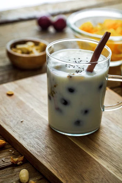 Gesunde Frühstücksvielfalt Getreide Mit Früchten Joghurt Mit Samen — Stockfoto