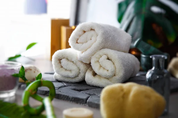 Spa Wellness Świeże Ręczniki Leczenie Spa Naturalnym Otoczeniu Produkty Kosmetyczne — Zdjęcie stockowe