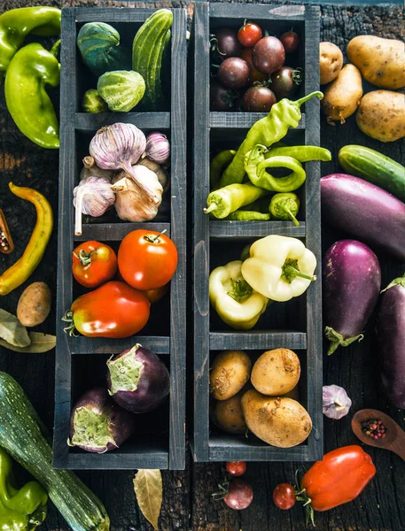 Legumes em madeira — Fotografia de Stock