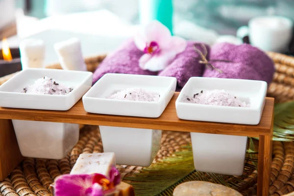 Productos de spa en un entorno natural — Foto de Stock