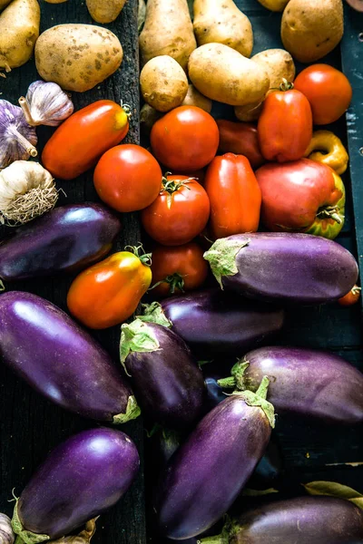 Legumes em madeira — Fotografia de Stock