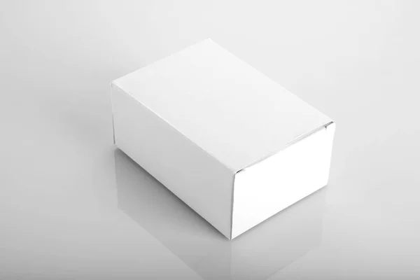 Boîte d'emballage de produit vide blanche propre pour maquettes — Photo