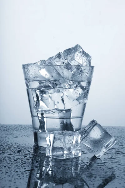 Chilled Glass Water Ice Cube Water Drops — Stock Photo, Image
