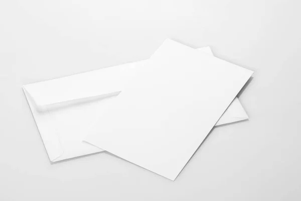 Mockup Envelope Branco Branco Com Cartão Convite — Fotografia de Stock