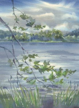 Yaz mevsiminde suluboya manzarada gölün üzerindeki bulutlar