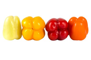 Taze sebze. Beyaz arka plan üzerinde izole tatlı kırmızı, sarı, yeşil, turuncu biber.