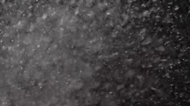 Siyah arkaplanda su damlaları