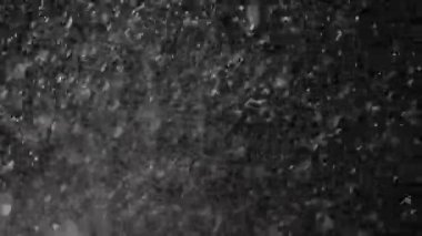 Siyah arkaplanda su damlaları