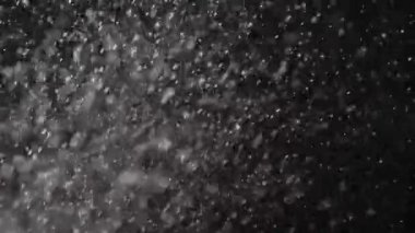 Siyah arkaplanda su damlaları