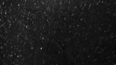 Siyah arkaplanda su damlaları