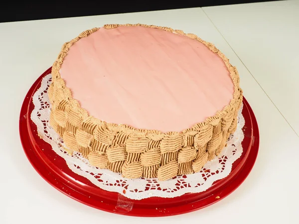 Schönes Schokoladenmuster Auf Einer Rosa Marzipan Torte — Stockfoto