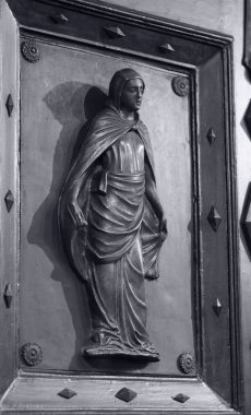 Yaroslavl, Rusya - 30 Haziran 2016: bir kapı bir ayrıntı dört mevsim yabancı Sanat Müzesi olarak görüntüler. Bu heykelcik kış temsil eder..