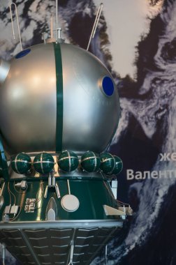 Yaroslavl, Rusya-29 Haziran 2016: planetaryum ile yeni kültür ve eğitim merkezi 'nde bir uzay aracı Vostok-6 bir model. 