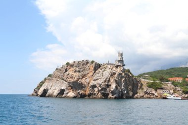 Kırım'ın Yalta Kırlangıç Yuvası'nda eski bir bina