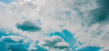 Özgür tasarım için mavi gökyüzü panoraması