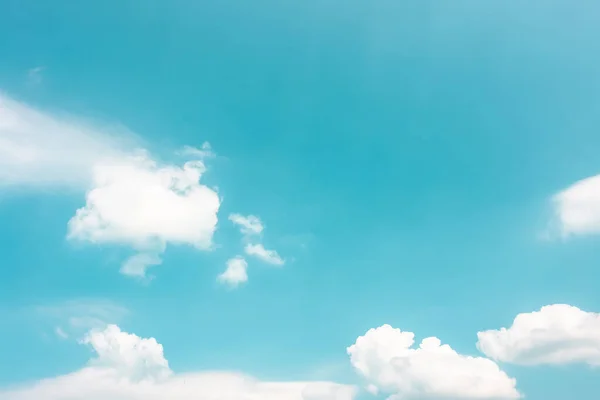 晴れた日の青空の自然なデザイン — ストック写真